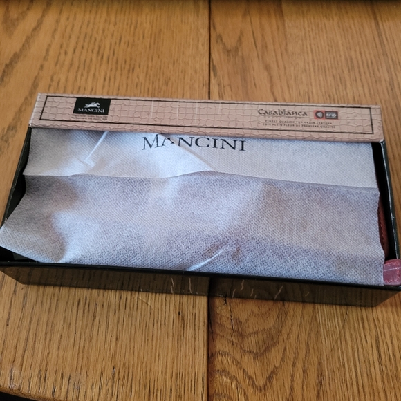 Ladies Leather Wallet - Picture 8 of 9